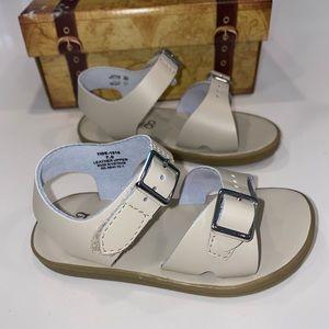 Footmates waterproof sandals size 7 like new